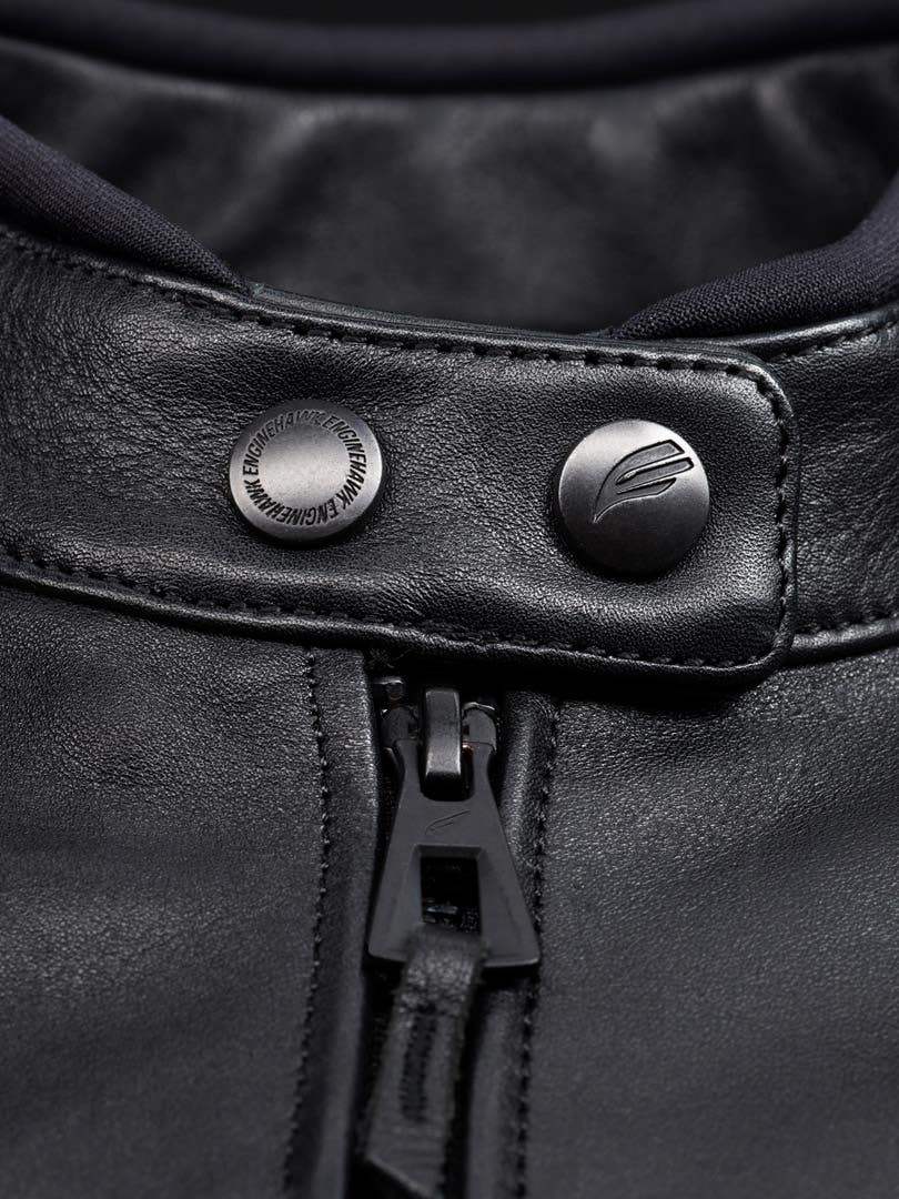 Revolver Black