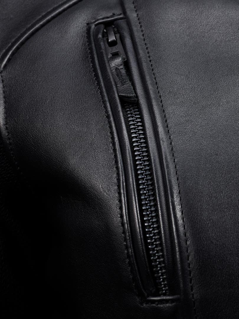 Revolver Black