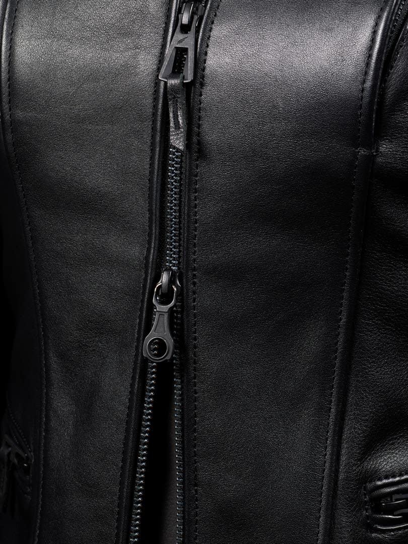 Revolver Black